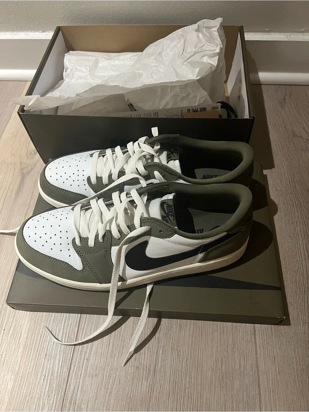 Nike Jordan 1 Low OG - White & Olive